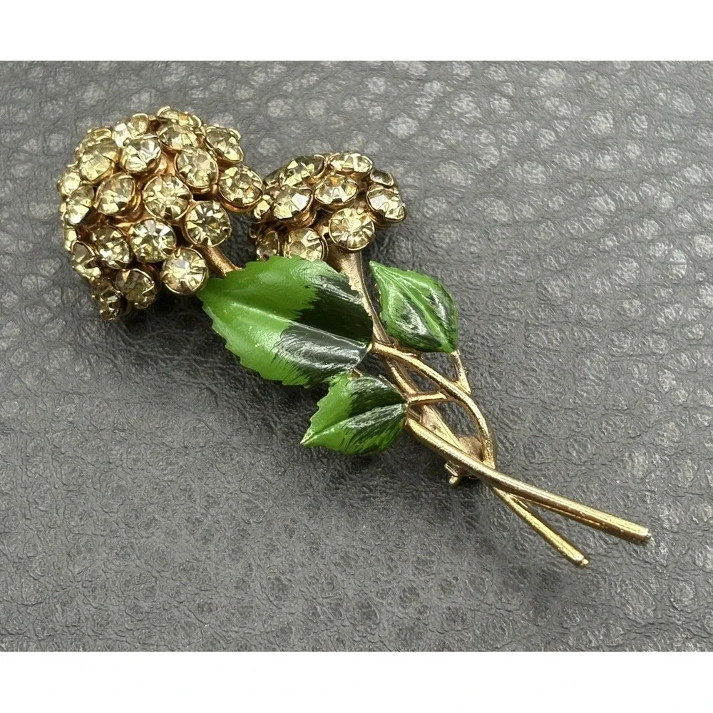 VINTAGE Unsigned Beauty Estate Jonquil Rhinestone Enamel Flower Pin Brooch